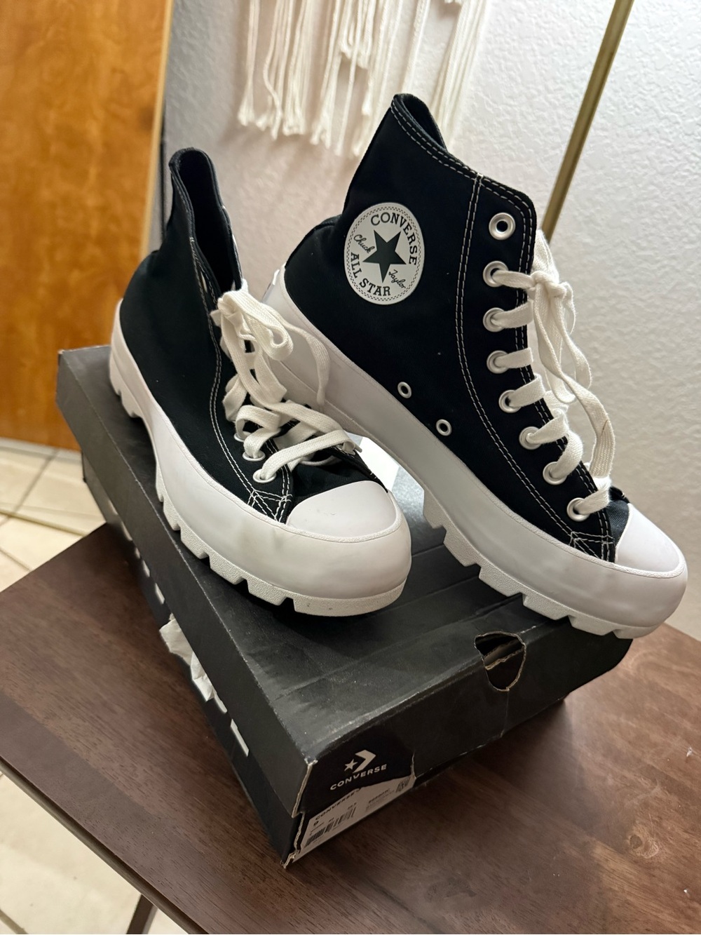 Converse Chuck Taylor All Star Lugged High Top Black White Women’s Size 9